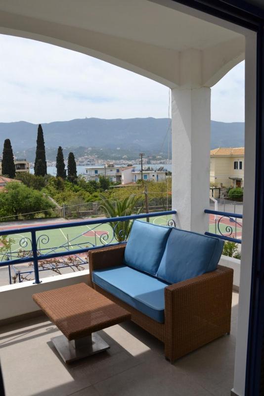 Valente Perlia Rooms Poros Town Exterior foto